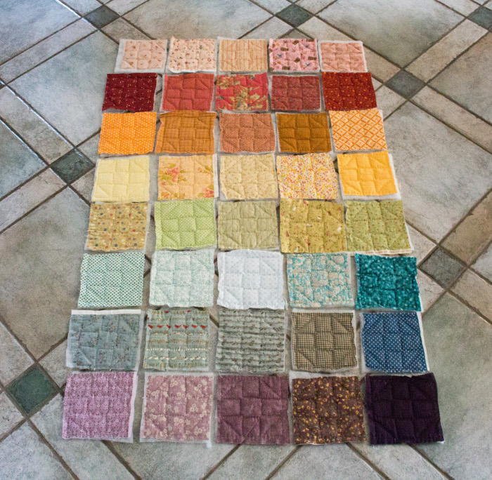 Positionnement verso des blocs avant assemblage en quilt as you go- DIY rainbow quilt réversible parfumdecouture.com
